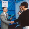 Cena Přístav 2002 - Jana Vohralíková blahopřeje Miroslavu Vaculíkovi